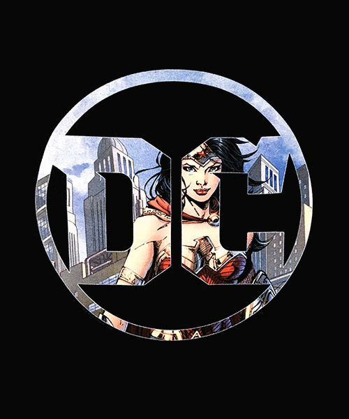 Cine Camiseta Mujer Maravilla en el Logo DC